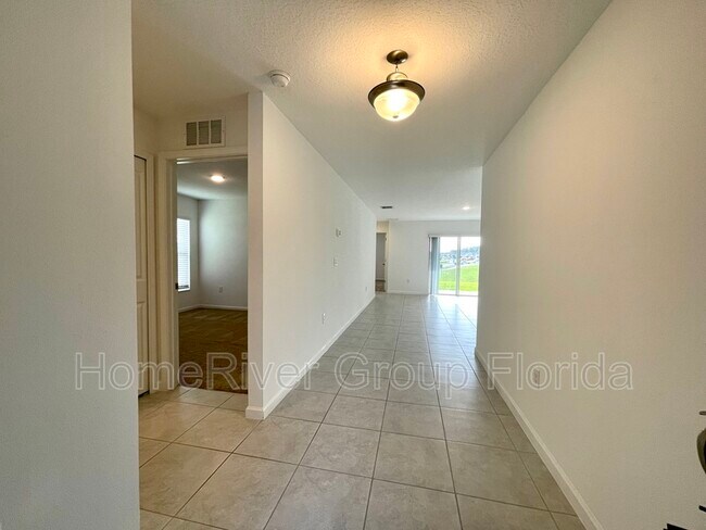 Foto del edificio - 1477 Lucerne Loop Rd NE