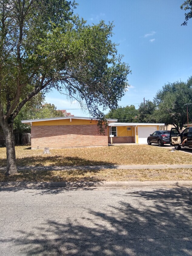 726 Santa Anita Dr, Kingsville, TX 78363 House Rental in Kingsville