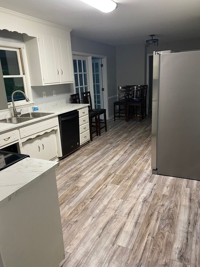 Building Photo - 4 Bedroom Single Family Home in Chester