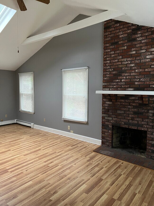 Master Bedroom - 843 Boston Rd