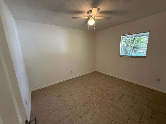 Building Photo - 5829 Casablanca Ct
