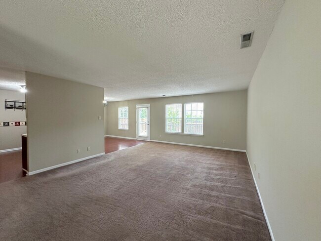 Foto del edificio - 16684 Lowell Dr