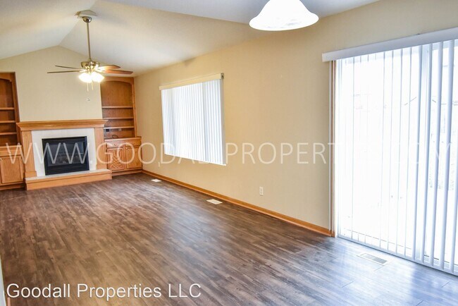 Building Photo - 3 br, 2.5 bath House - 455 SE Whitetail Lane