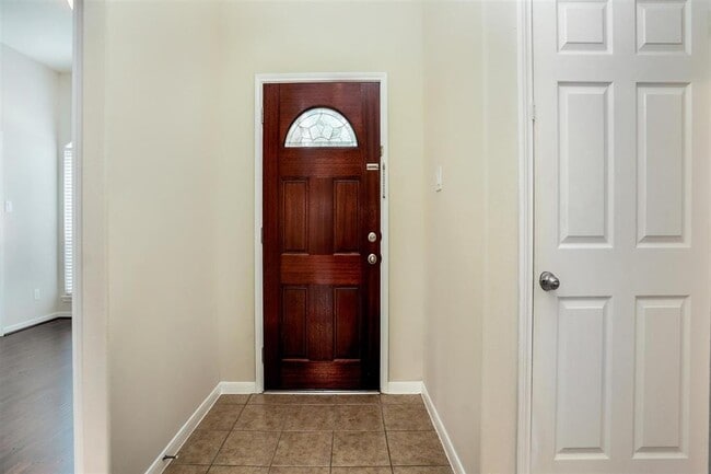 Building Photo - 25914 Silver Timbers Ln
