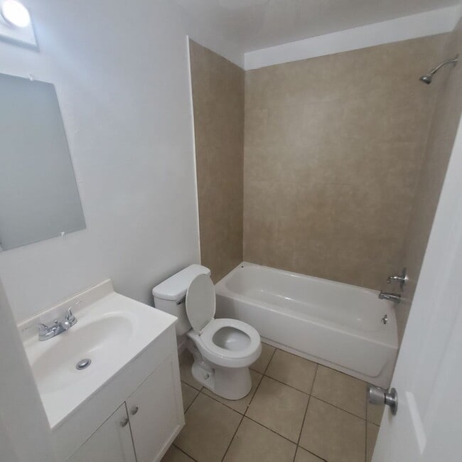 Foto del edificio - Ernest Dr