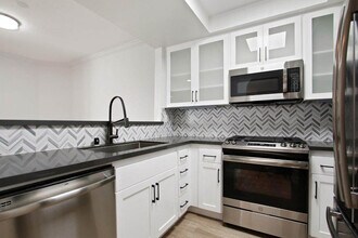 Building Photo - Burton