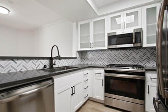 Building Photo - Burton