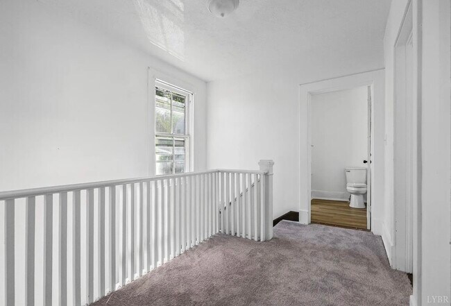 Foto del edificio - 620 Berryman Ave