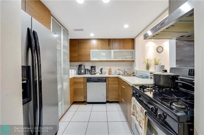 Foto del edificio - 3140 S Ocean Dr