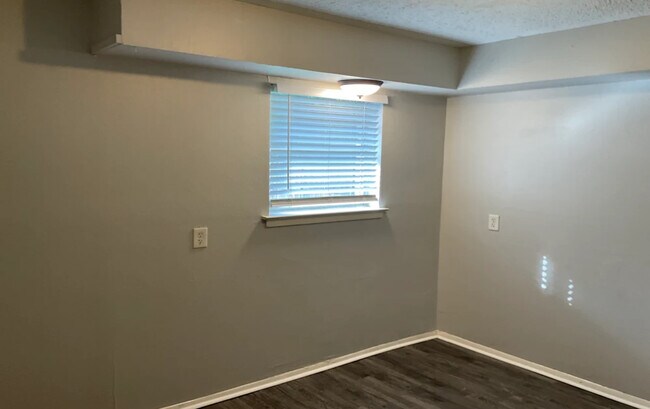 Foto del edificio - 13010 Creek Manor Ct