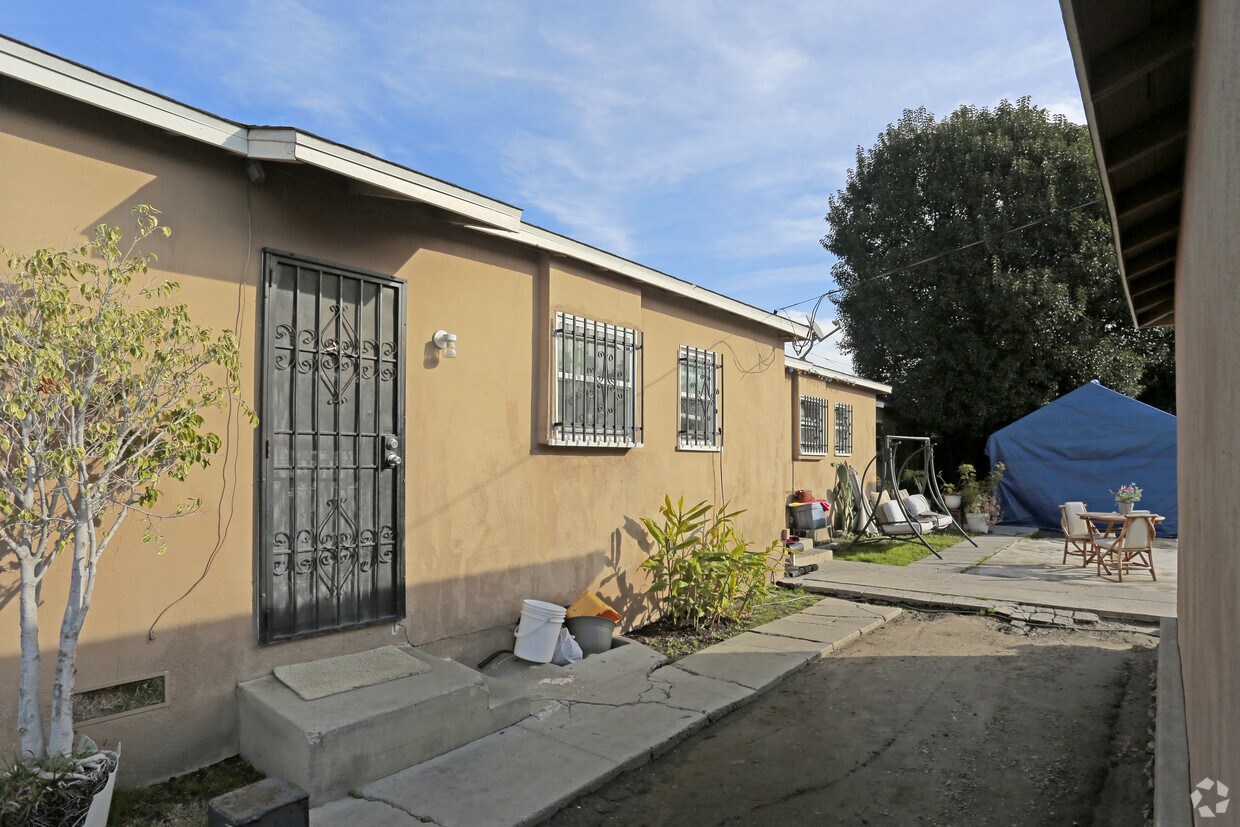 Foto del edificio - 100 E Myrrh St