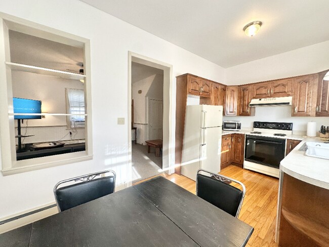 Foto del edificio - 573 Bloom St