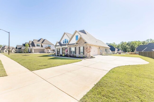 Building Photo - 105 Dewberry Trl