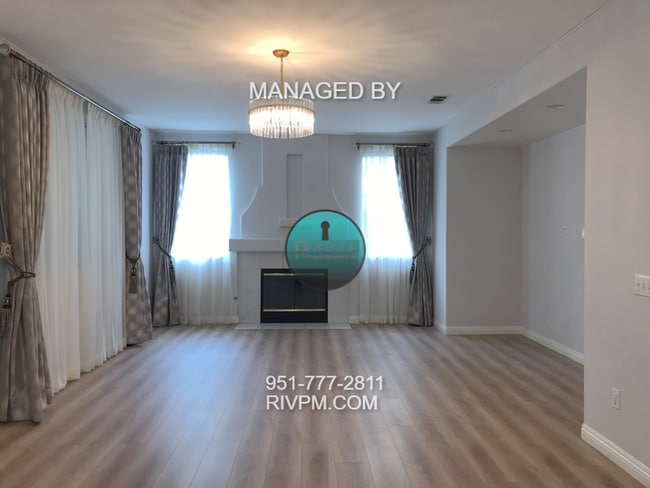 Foto del edificio - Beautiful 4-Bedroom Home with Pool & Garde...