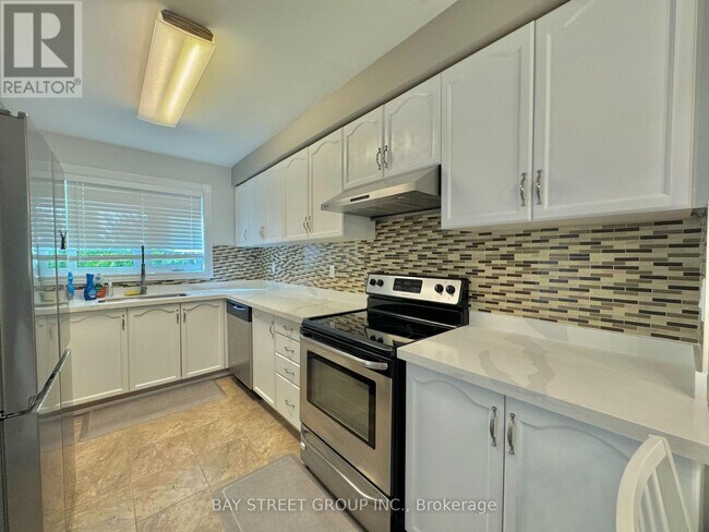 Building Photo - 5940-5940 Glen Erin Dr