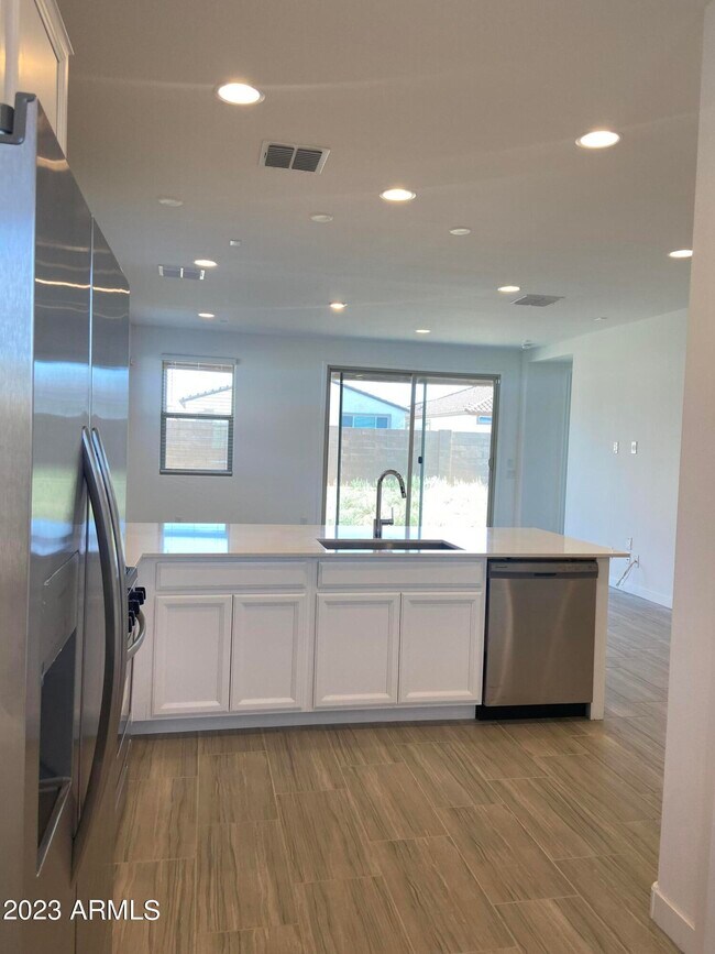 Building Photo - 9333 W Montecito Ave