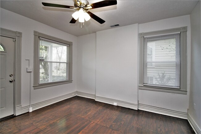 Building Photo - 4634 Southcrest Dr