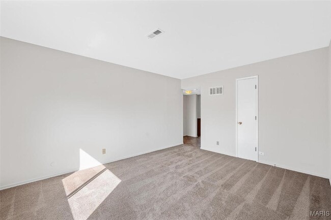Building Photo - 22 E Rock Creek Manor