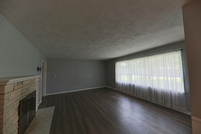 Building Photo - 2205 E Latoka St