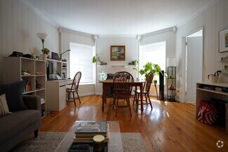 Building Photo - 1055 Beacon St