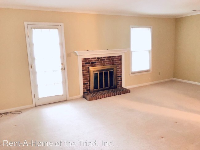 Building Photo - 3 br, 2.5 bath House - 4919-C Tower Road