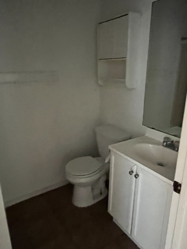 Building Photo - 206 Craddock Ave