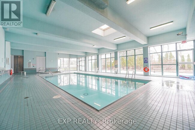 Photo du bâtiment - 4450-4450 Tucana Ct