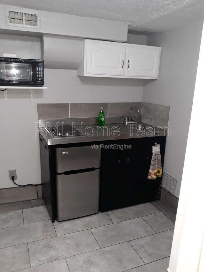 Foto del edificio - 168 Ross Dr