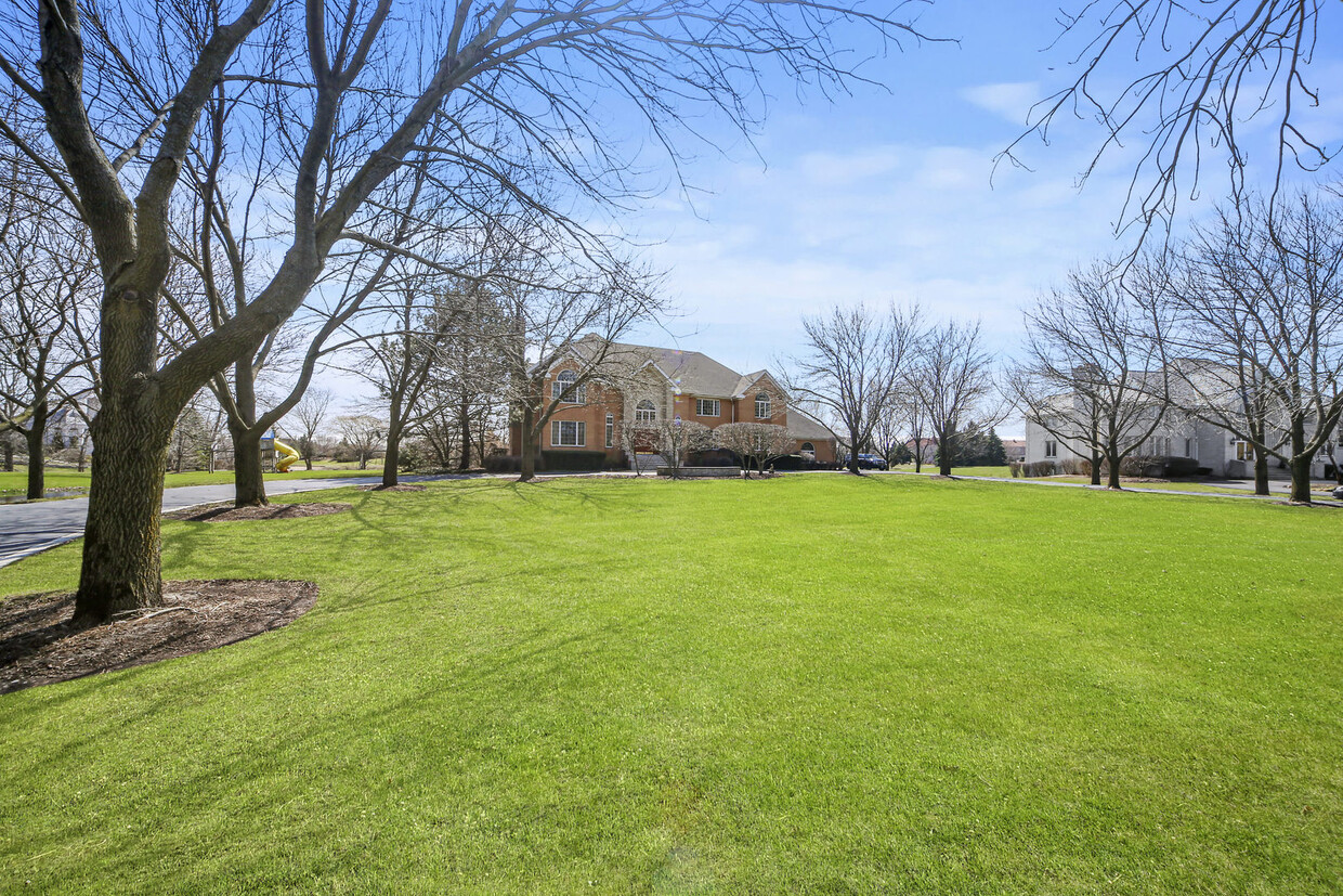 Primary Photo - 5 S Meadow Ct