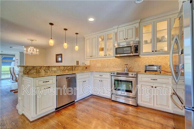 Building Photo - 108 Commerce St