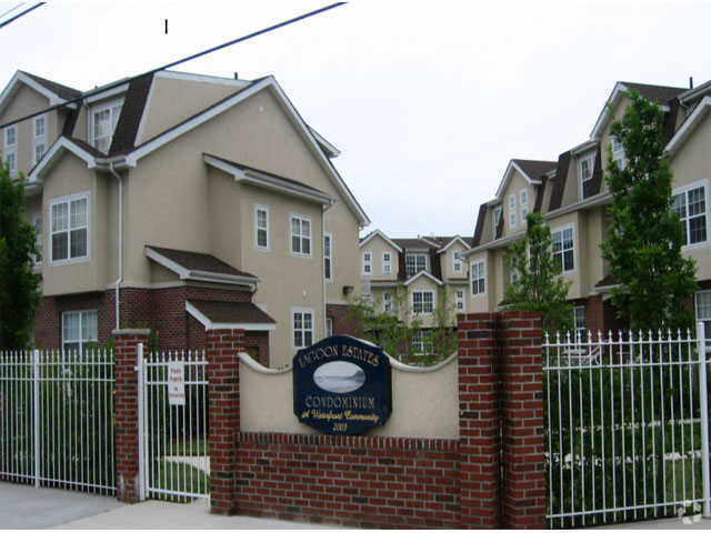 Entrada - Lagoon Estates Condominiums