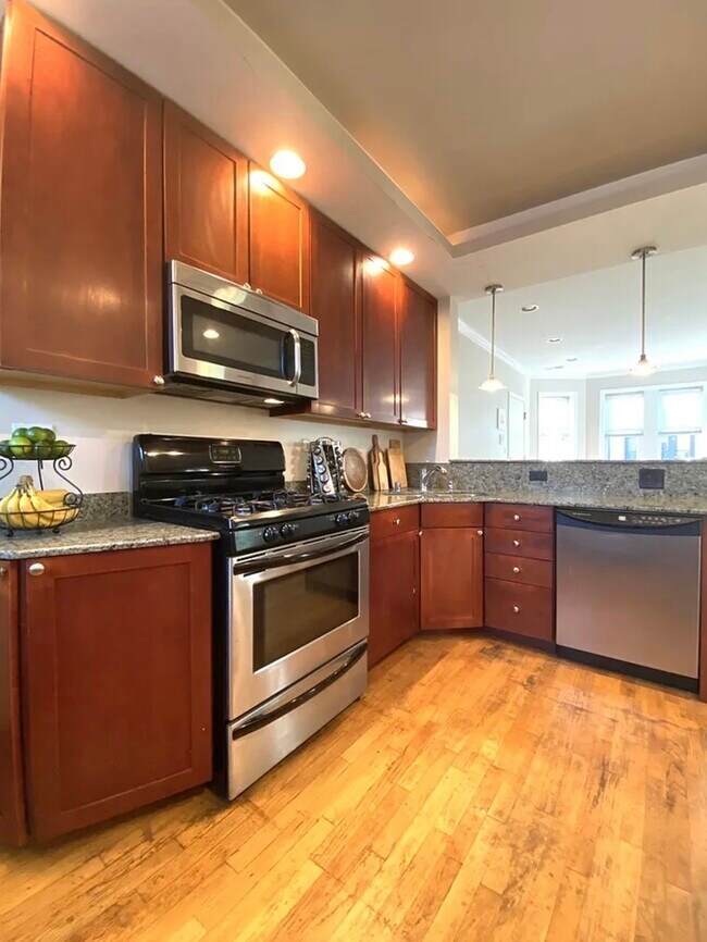 Foto del edificio - 7062 N Wolcott Ave