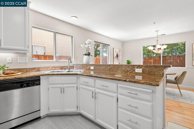 Foto del edificio - 179 Foxglove Ln