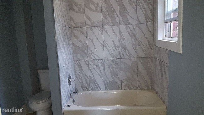 Foto del edificio - 3 br, 1 bath Apartment - 56 Lander Street 2
