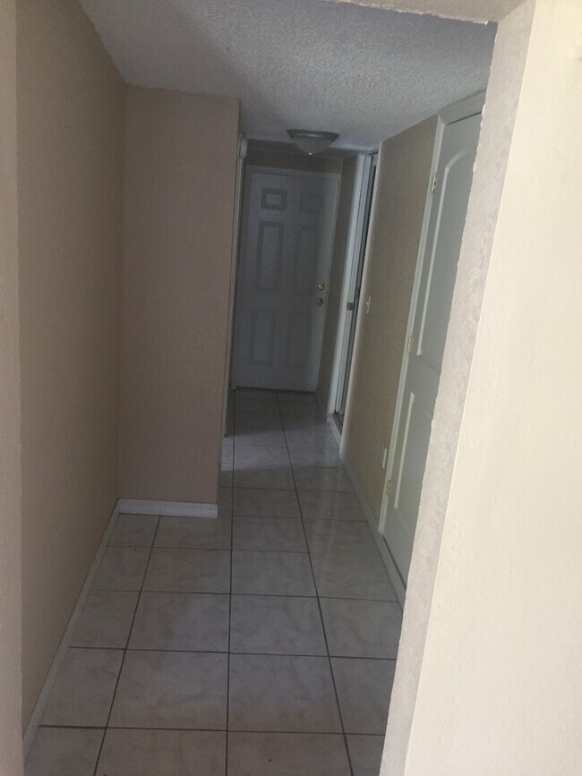Foto del edificio - 3 Bedroom 1.5 Bathroom Home for Rent in th...