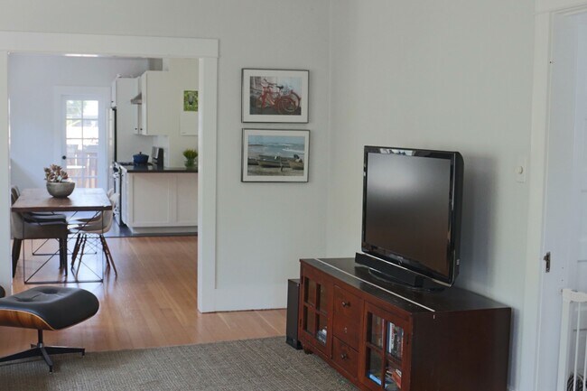 Foto del edificio - 127 Brooks Ave