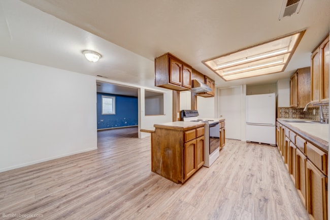 Building Photo - 101 E Miller Ave