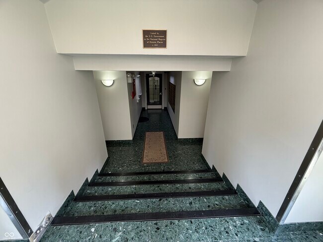 Foto del edificio - 230 E 9th St