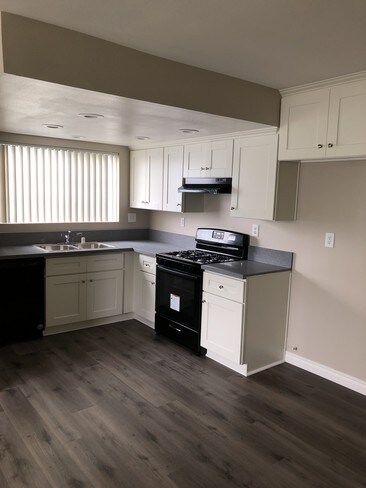 Foto del edificio - 21427 Bloomfield Ave