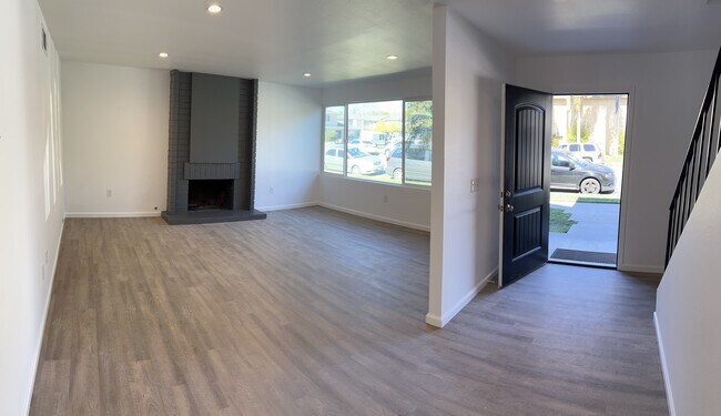 Building Photo - 1340 Estate Dr