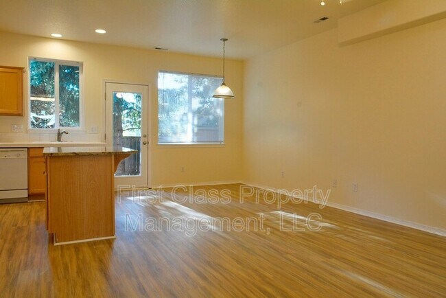 Building Photo - 21844 SW VINTNER Ln