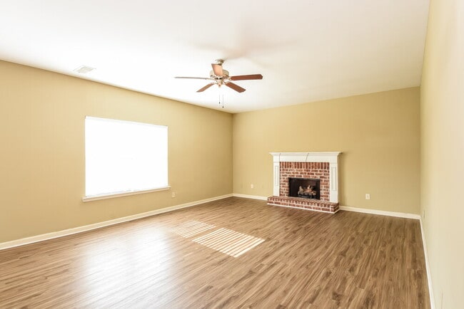 Building Photo - 173 Camellia Way