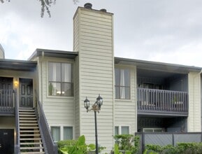 Building Photo - 9009 Richmond Ave