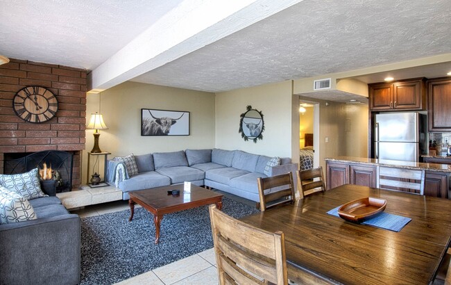Building Photo - 414 E Oceanfront