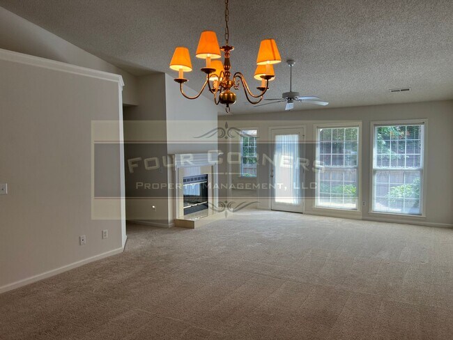 Building Photo - Beautiful 2 Bedroom 2 Bath Home