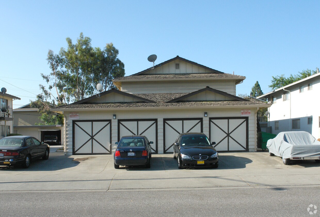 Building Photo - 142 Wilton Dr