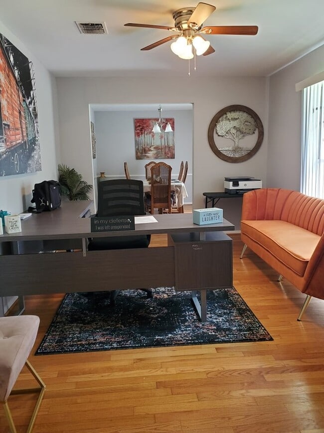 Foto del edificio - 5210 Honey Cir