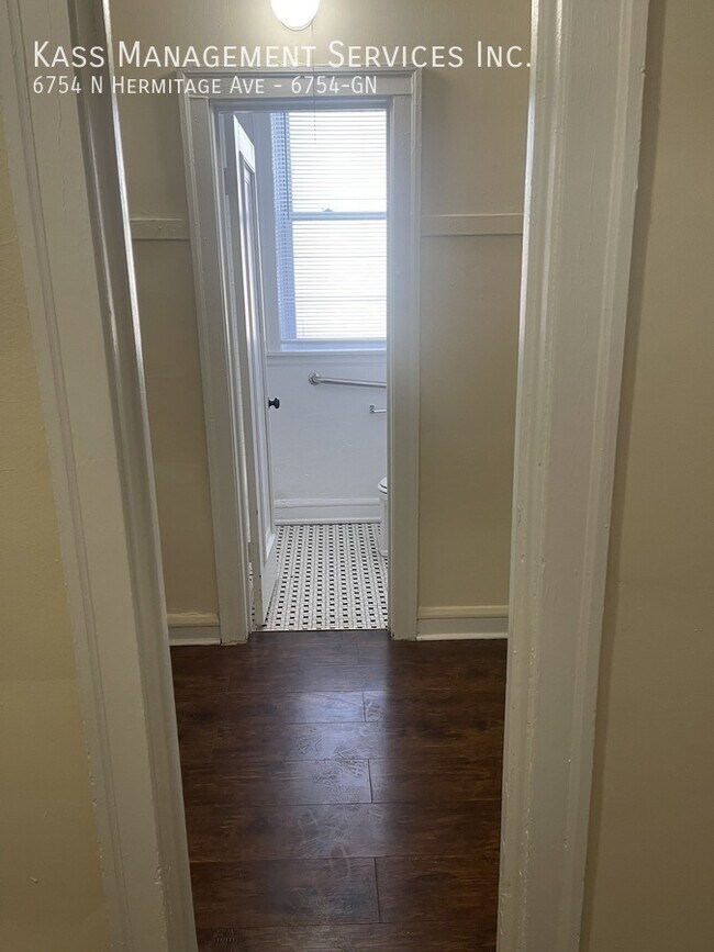 Foto del edificio - 6754 N Hermitage Ave