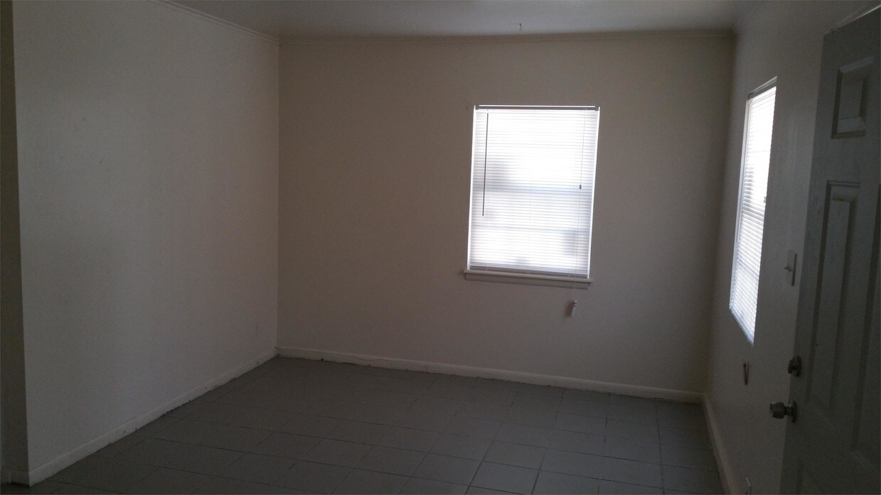 Primary Photo - 1049 N Gary Pl