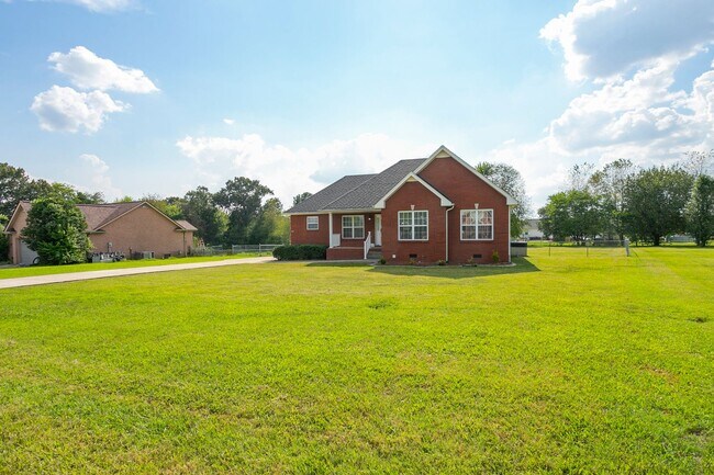 Building Photo - Beautiful, Renovated 3 Bed- 2 Bath